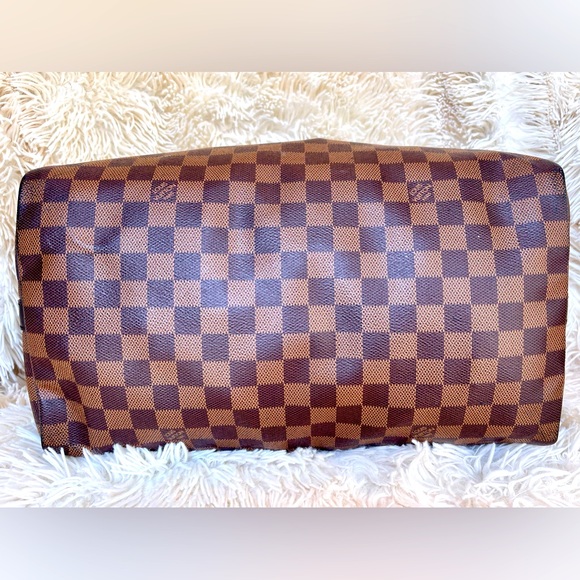Authentic Louis Vuitton Speedy 35 with chain charm! - Picture 5 of 10